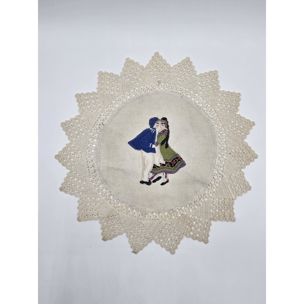 Handmade Lace Doily Embroidered Folk Dancing Couple Linen Crochet‎ Edge 11.5"